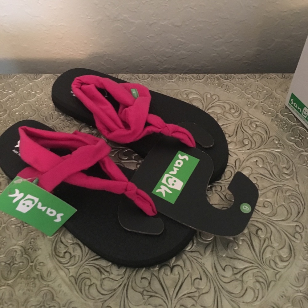 Sanuk yoga sandals